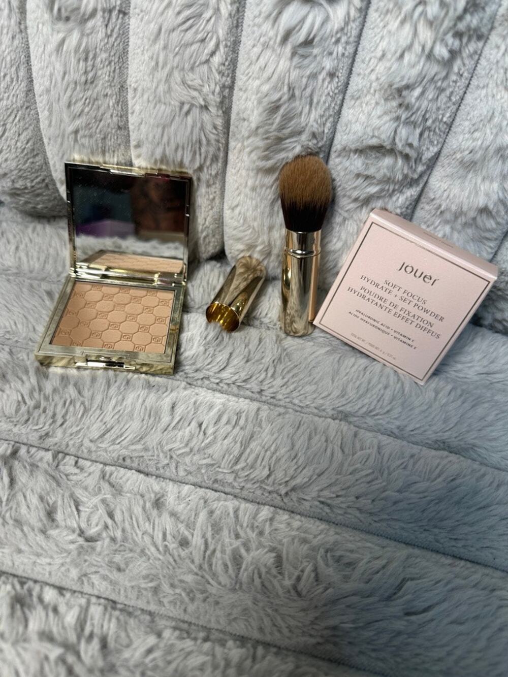 Jouer Soft Focus Hydrate & Set Powder Medium Compact + Travel Brush Set